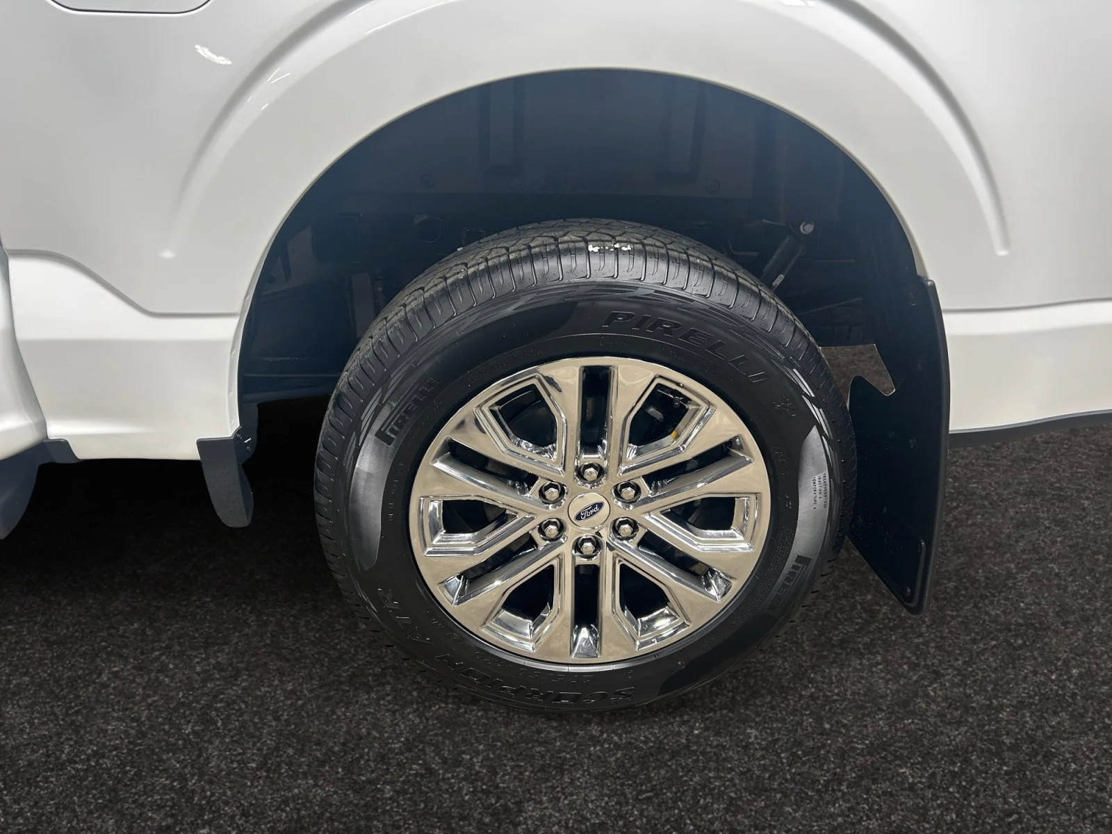 New 2026 Oxford White Ford XLT image 8