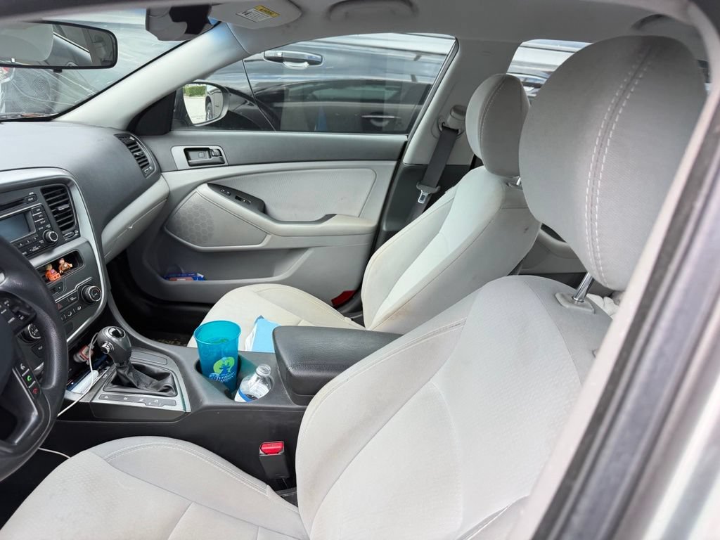 Used 2013 Silver Kia LX image 4