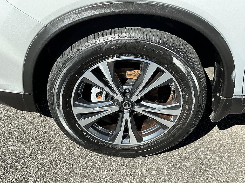 Used 2019 Brilliant Silver Metallic Nissan SV image 7