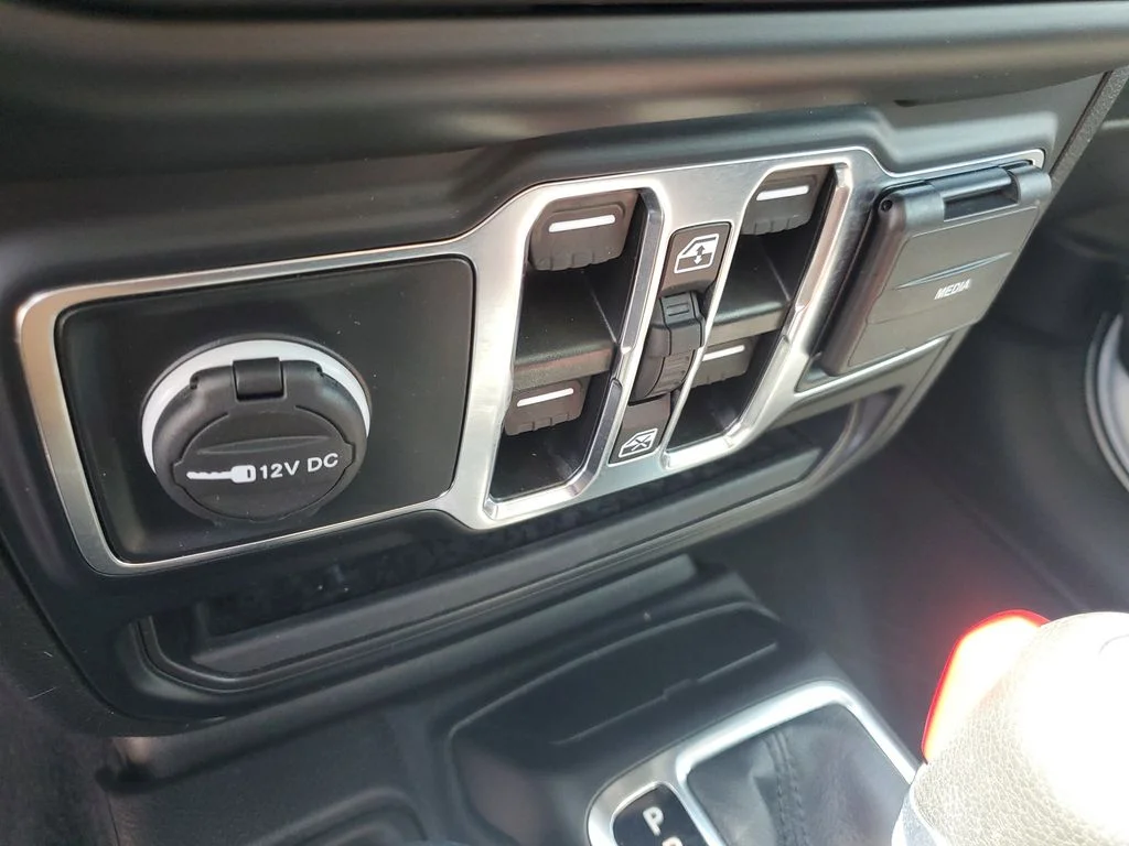 Used 2023 White Jeep Sport S image 20