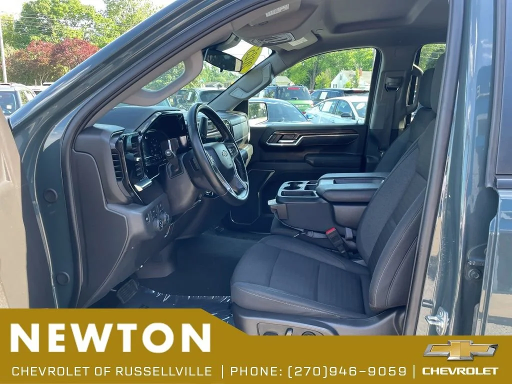 Used 2025 Cypress Gray Chevrolet LT image 4