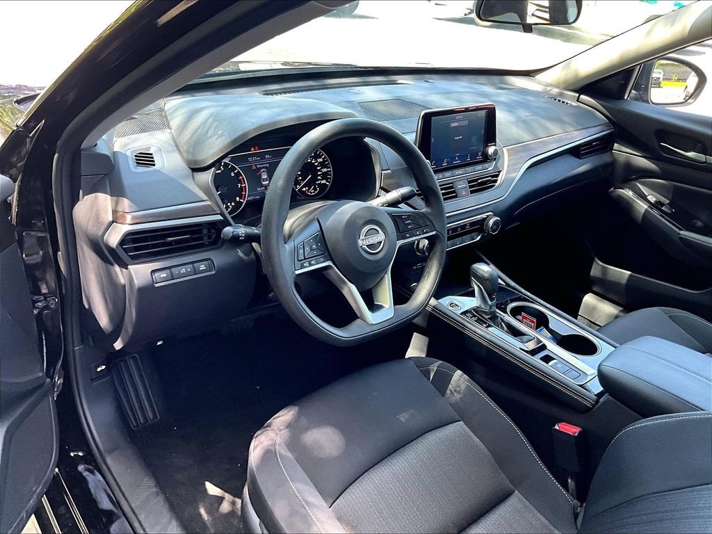 Used 2023 Super Black Clearcoat Nissan 2.5 SV image 8