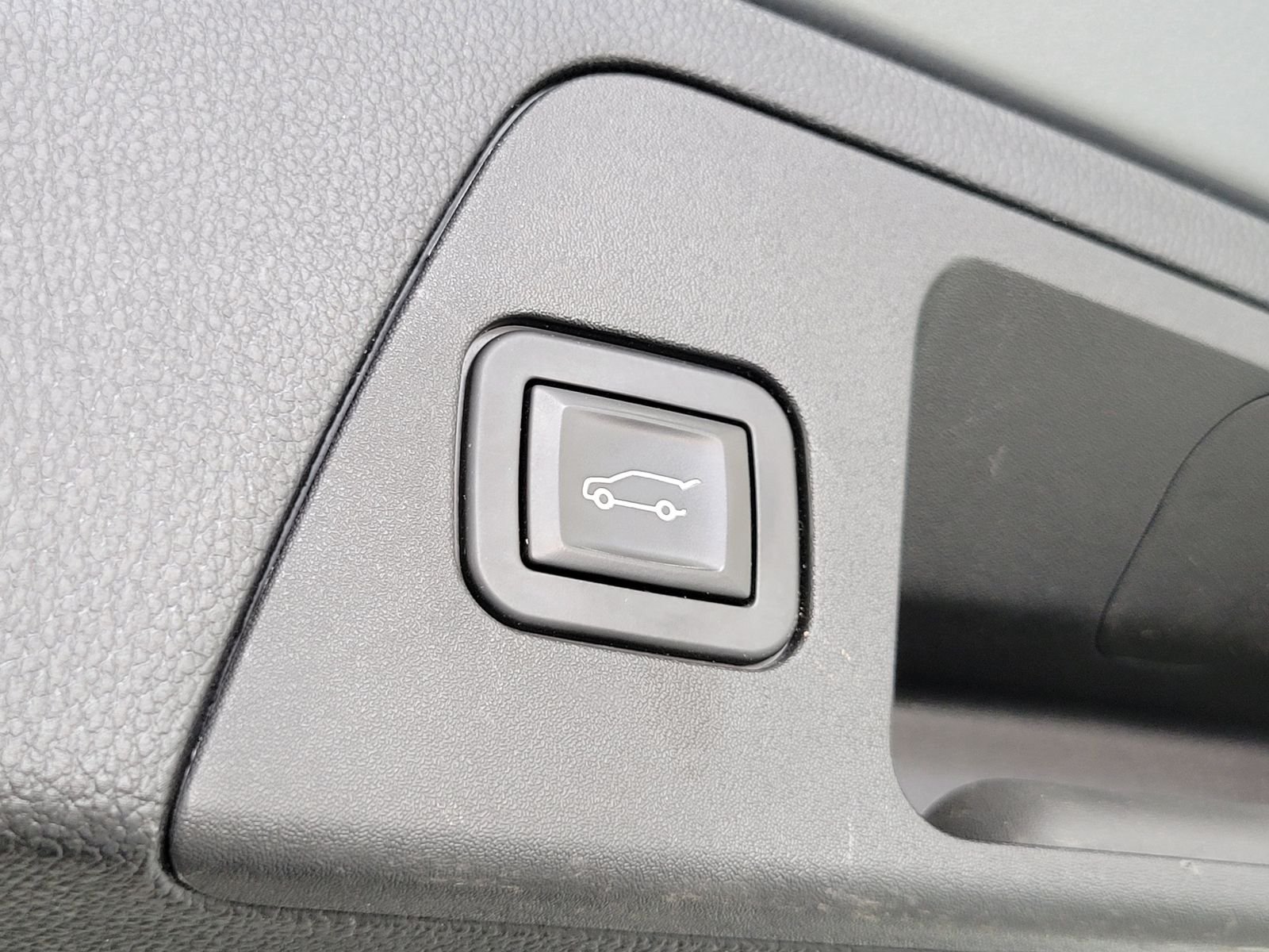 Used 2020 Gray Buick Essence image 31
