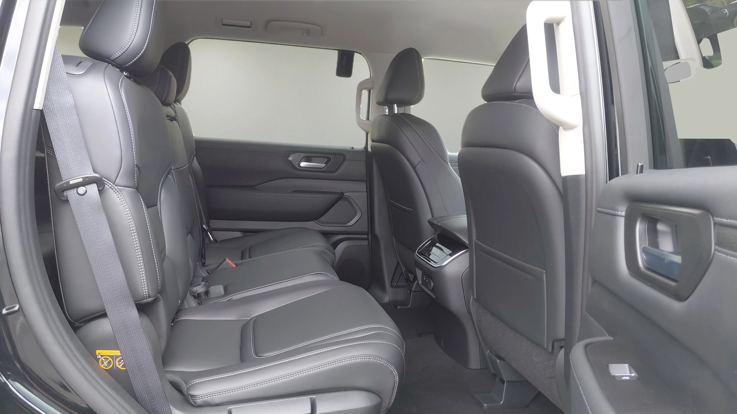 2026 Nissan Armada SV - Photo 11