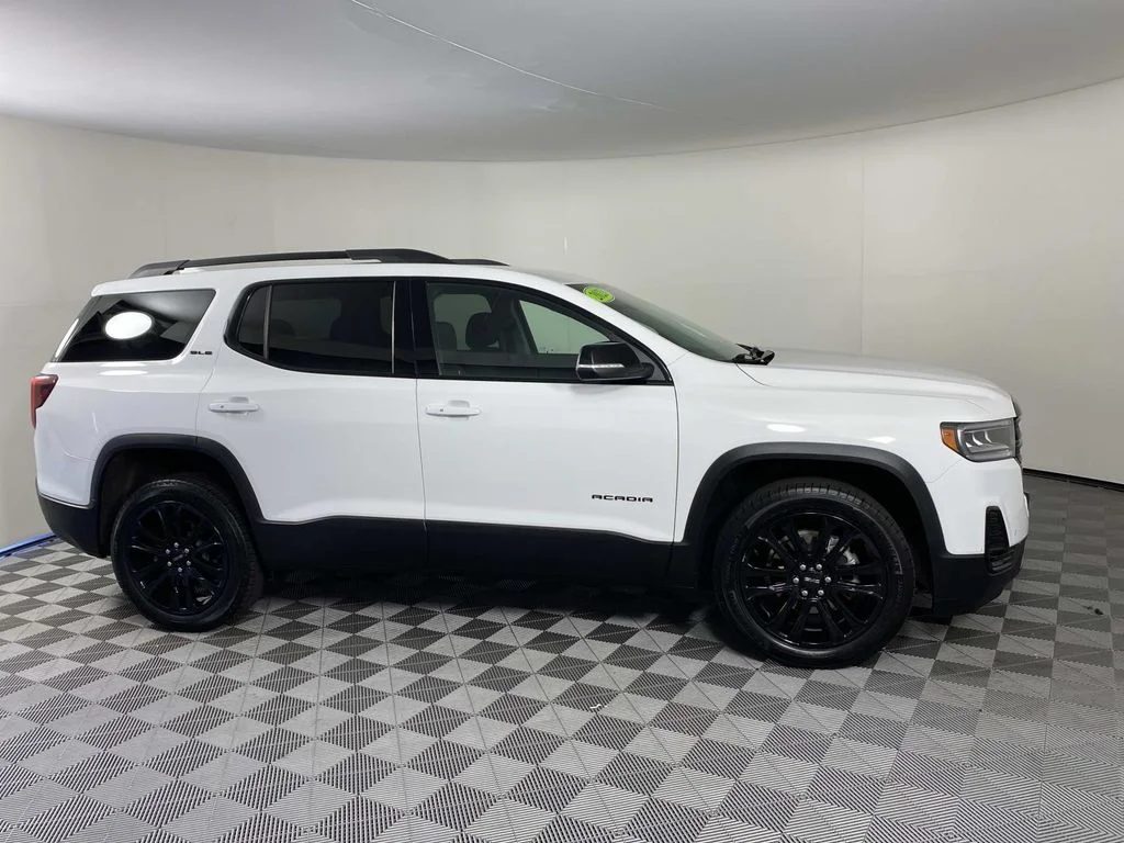 Used 2023 White GMC SLE image 11