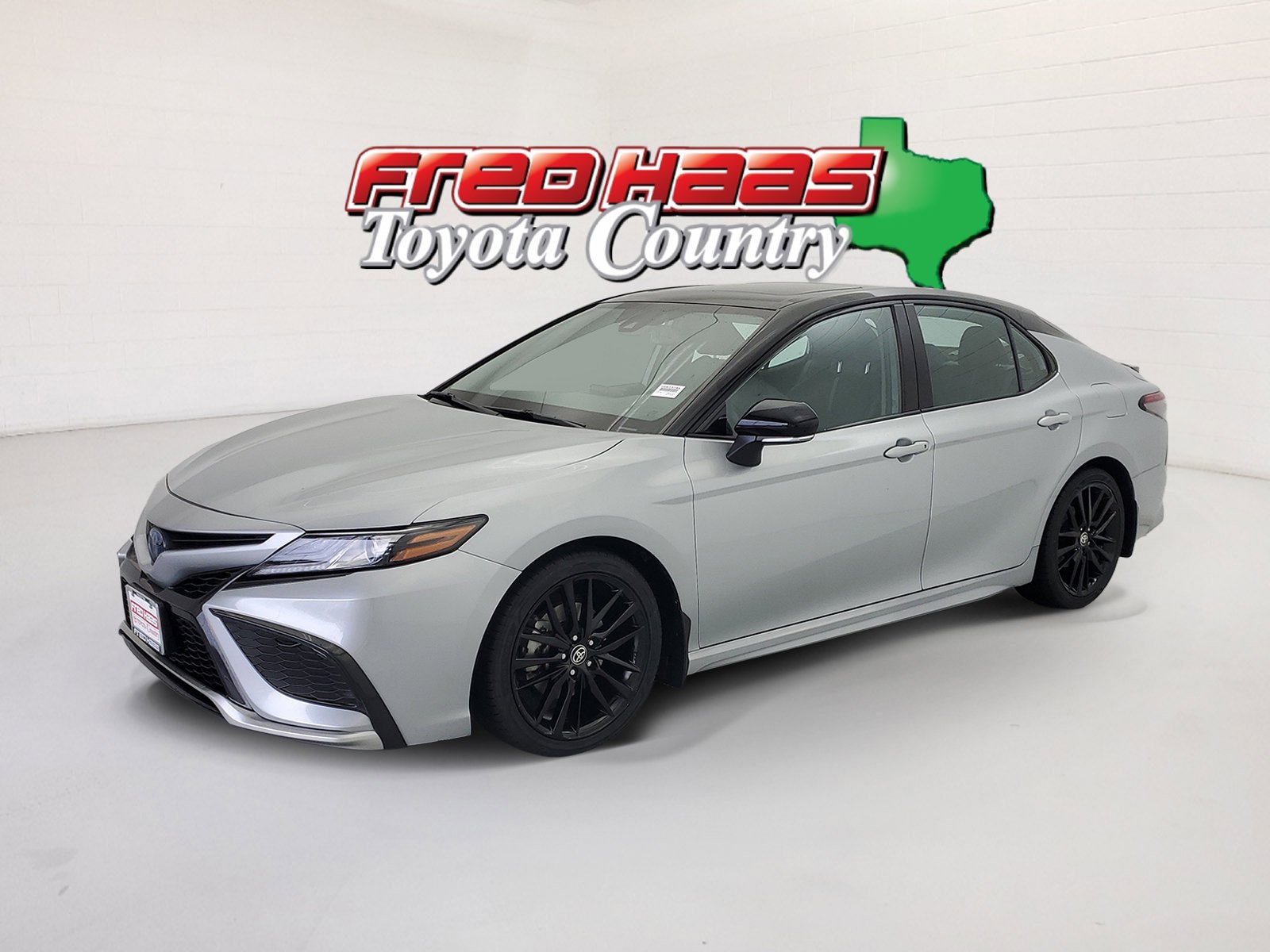 Used 2023 Celestial Silver Metallic/Midnight Black Metallic Toyota XSE image 1