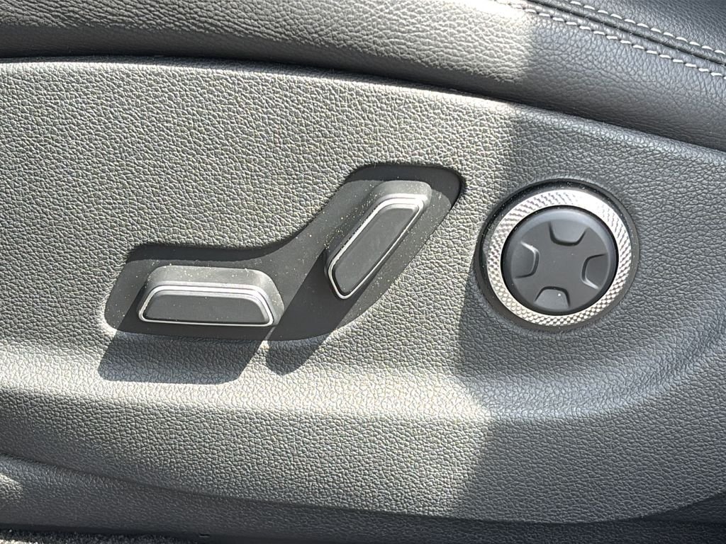 2026 GENESIS GV70 Standard - Photo 15