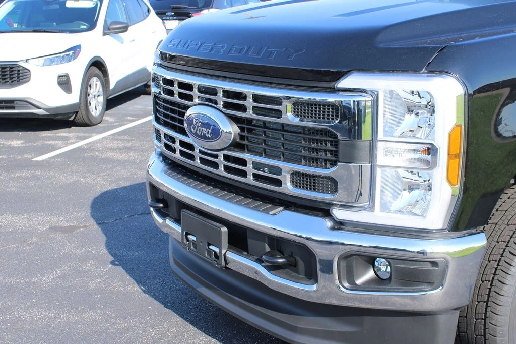 New 2026 Agate Black Metallic Ford F-250® XLT image 4