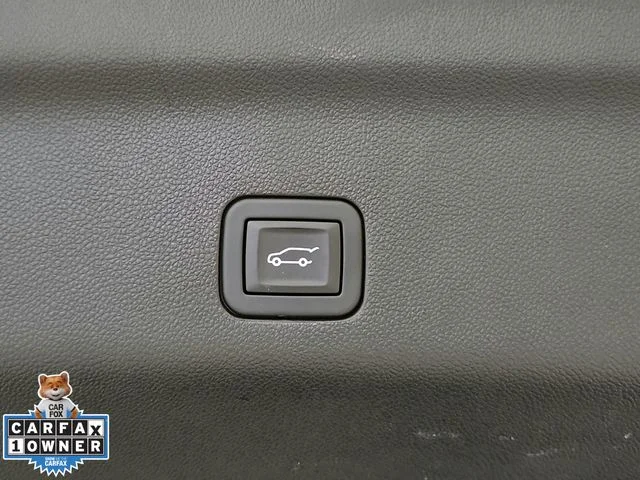 Used 2025 Silver GMC Denali image 39