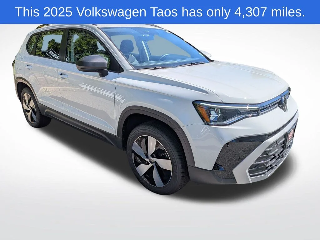 Used 2025 White Volkswagen 1.5T S image 1