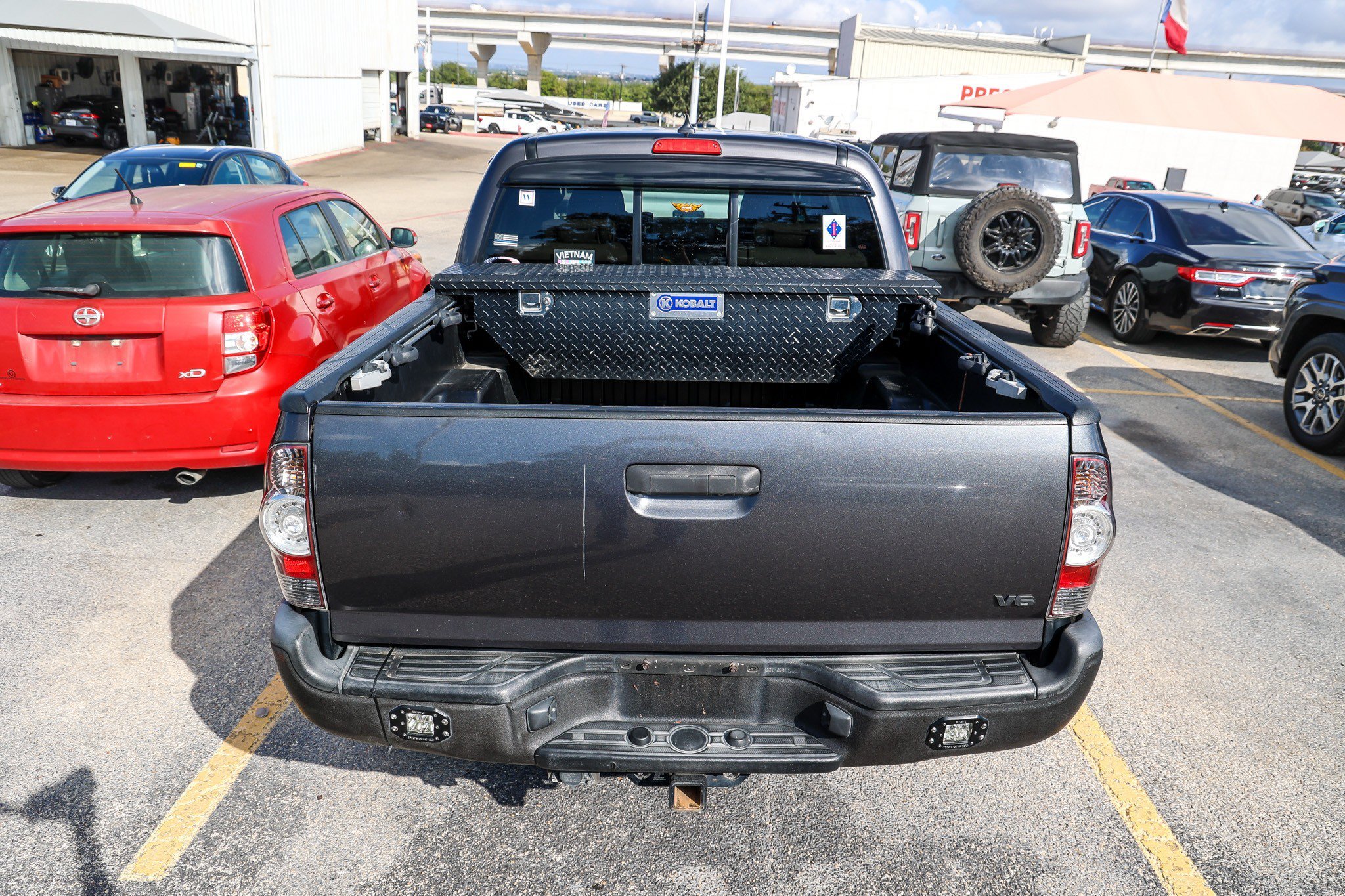 Used 2013 MAGNETIC GRAY MET Toyota DBL CAB 4WD V6 AT image 9