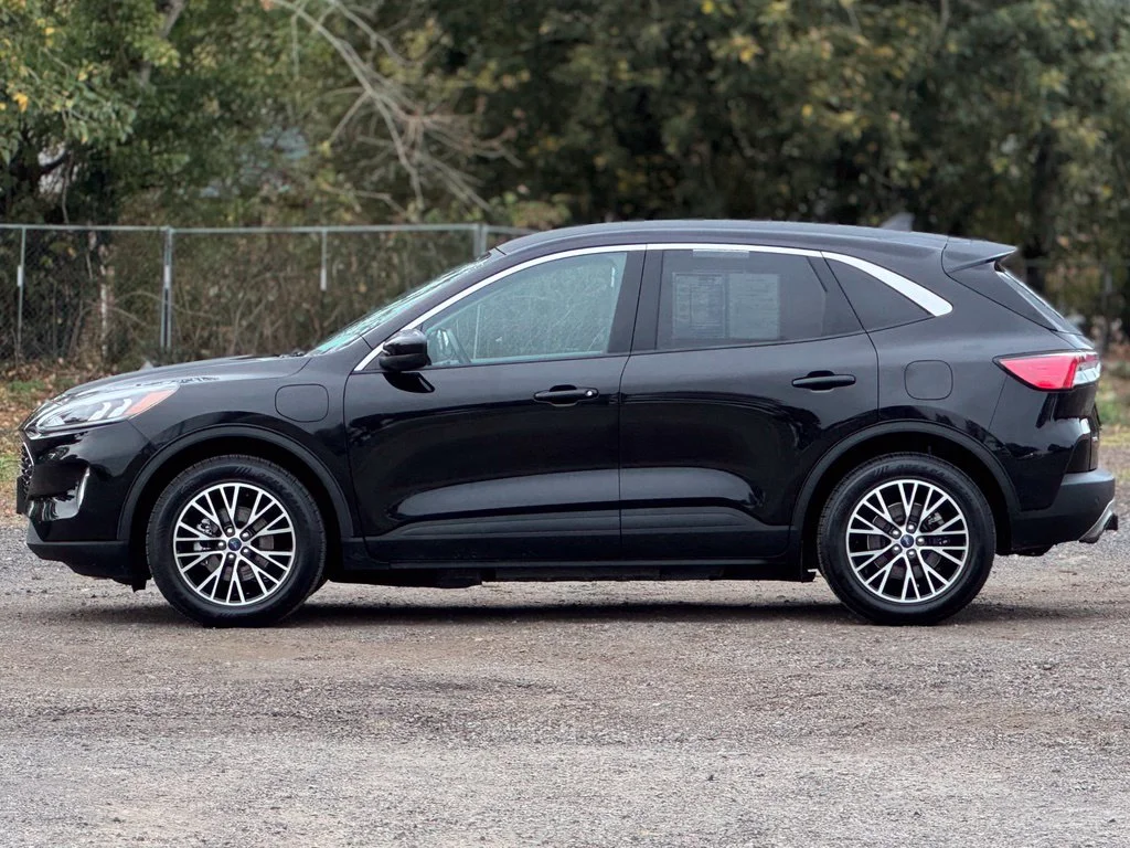 Used 2022 Black Metallic Ford SEL image 4