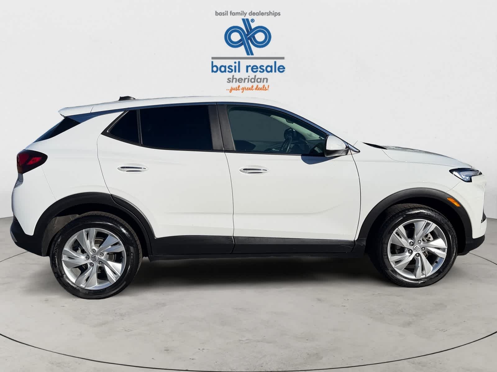 Used 2025 Summit White Buick Preferred image 9