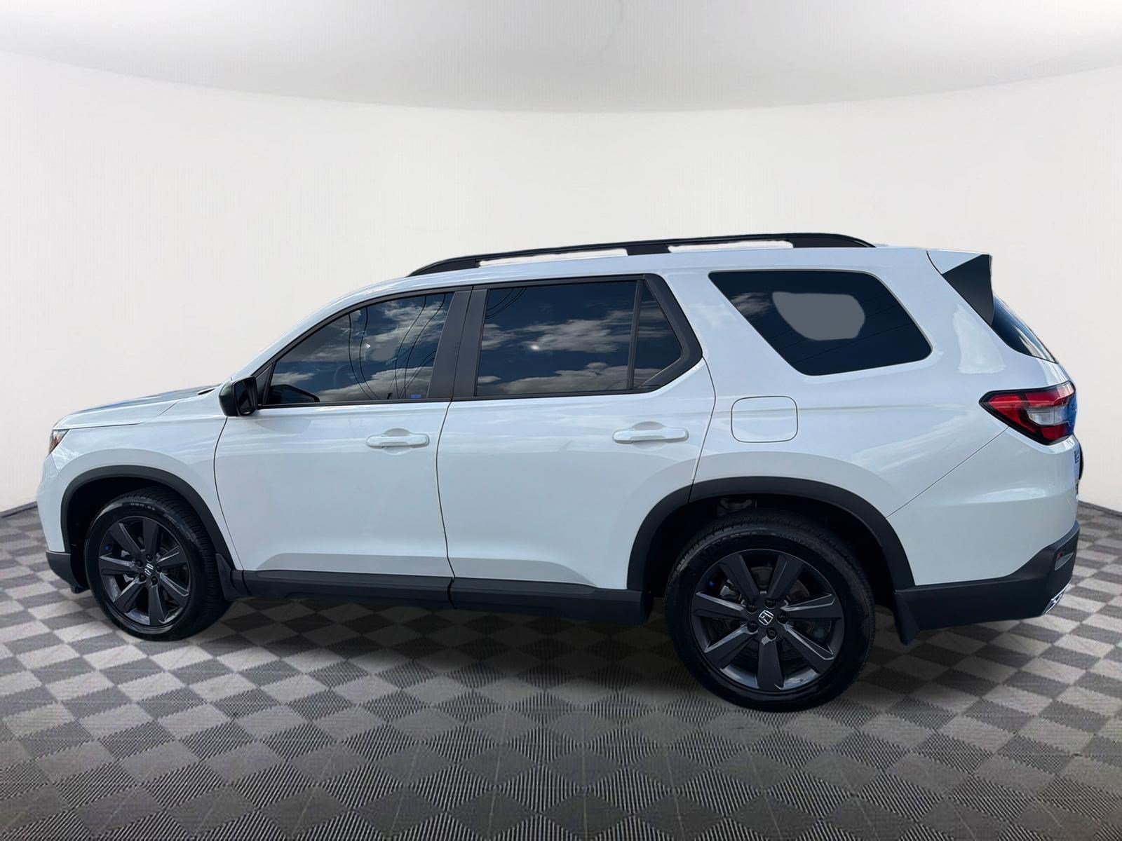 Used 2025 White Honda Sport image 4