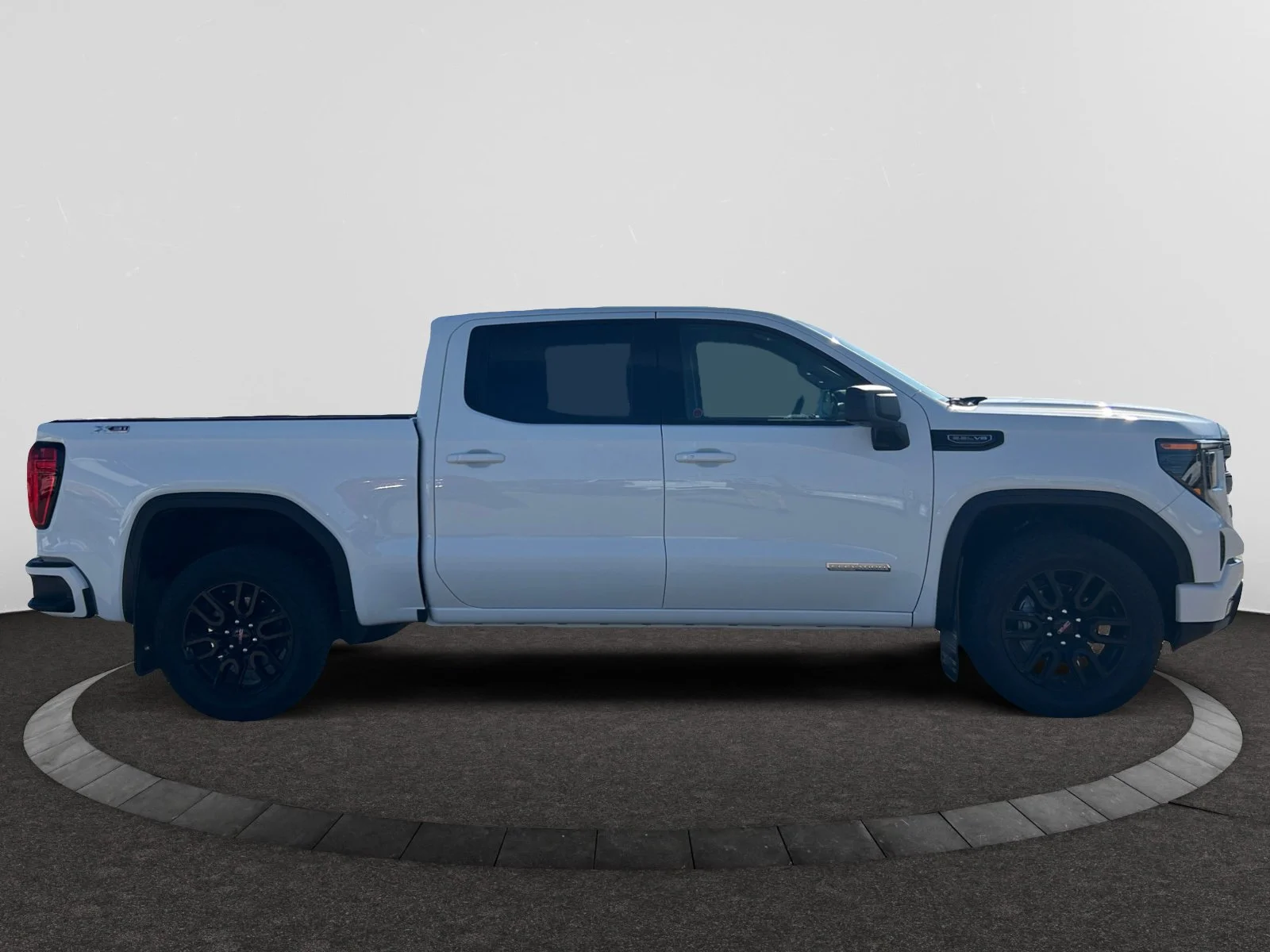 Used 2026 White GMC Elevation Crew 5.3L 4X4 image 6