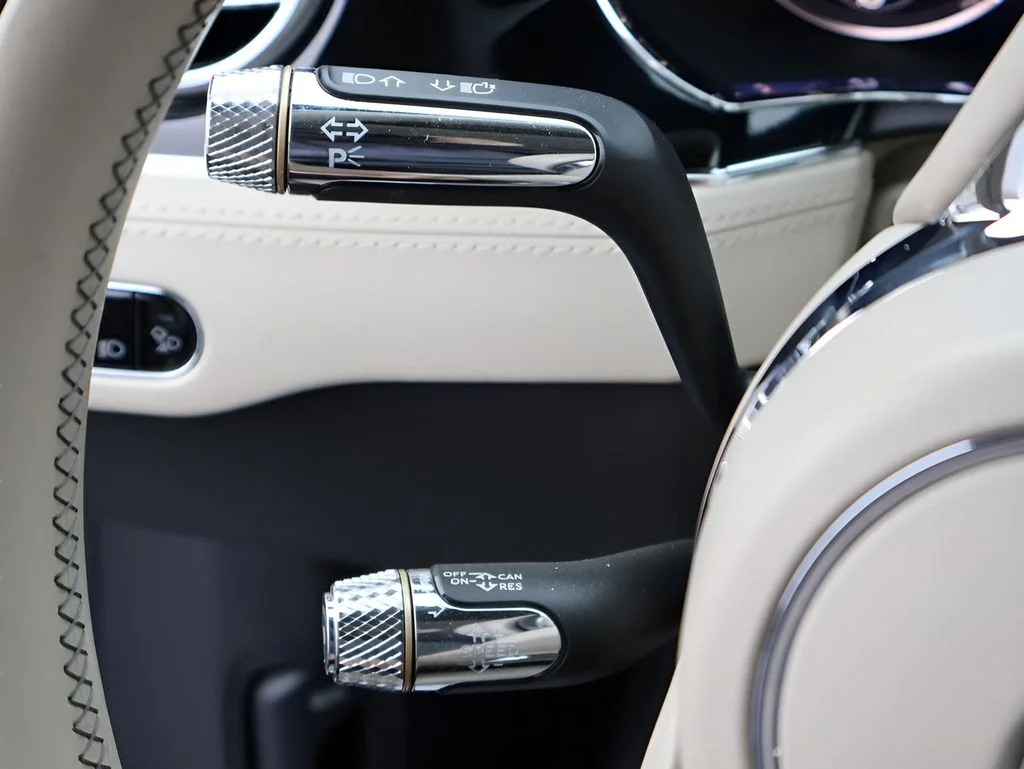 Used 2022 Cambrian Gray Metallic Bentley V8 image 36