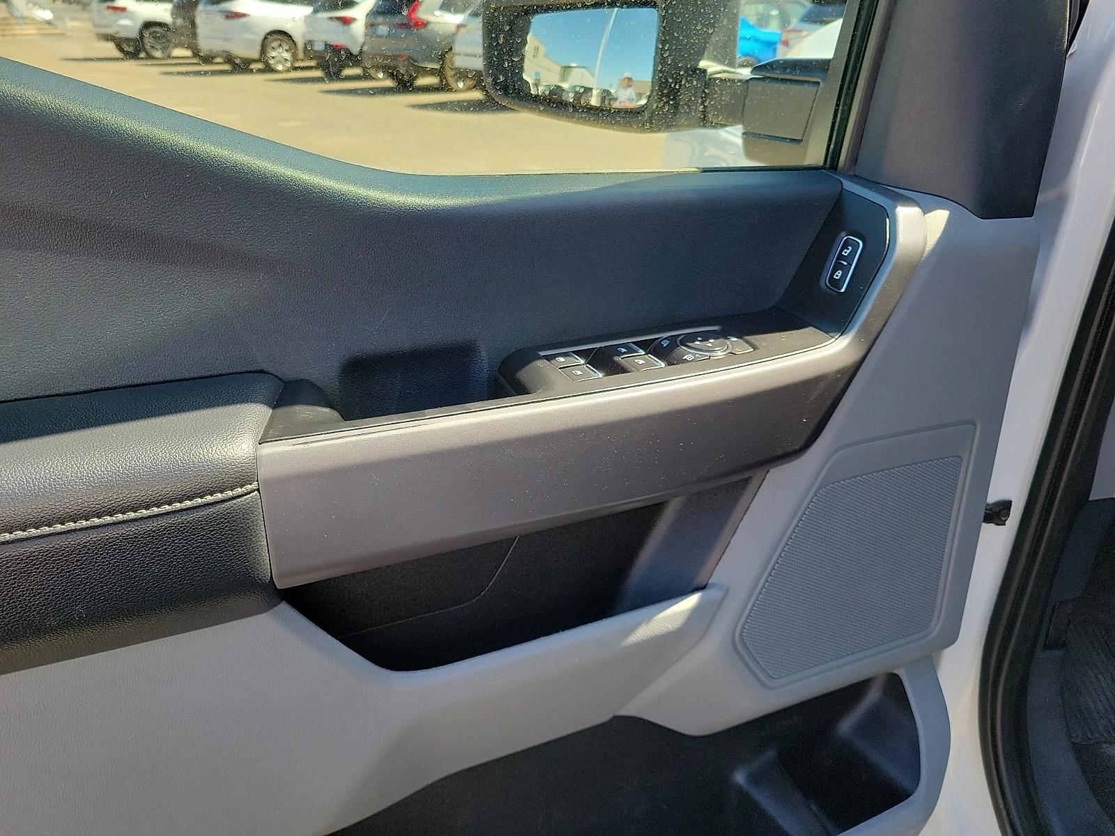 Certified Used 2025 Oxford White Ford XLT image 18
