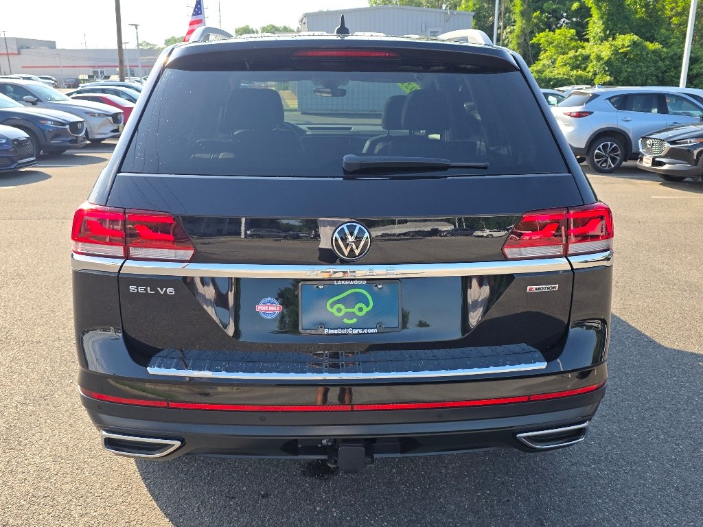 Used 2021 Deep Black Volkswagen SEL image 15