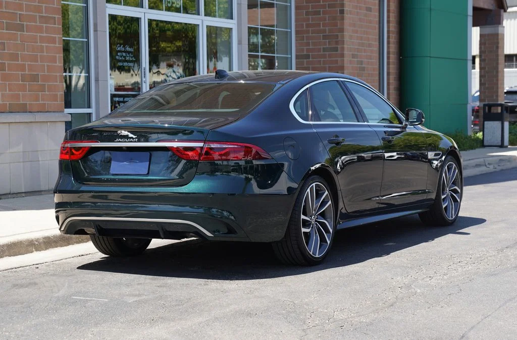Used 2024 Green Jaguar R-Dynamic SE image 6