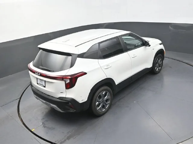 Used 2024 White Kia LX image 17