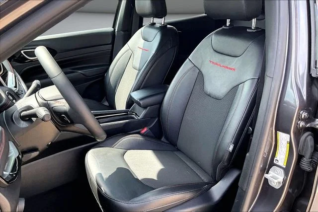 Used 2024 Metallic Jeep Trailhawk image 21