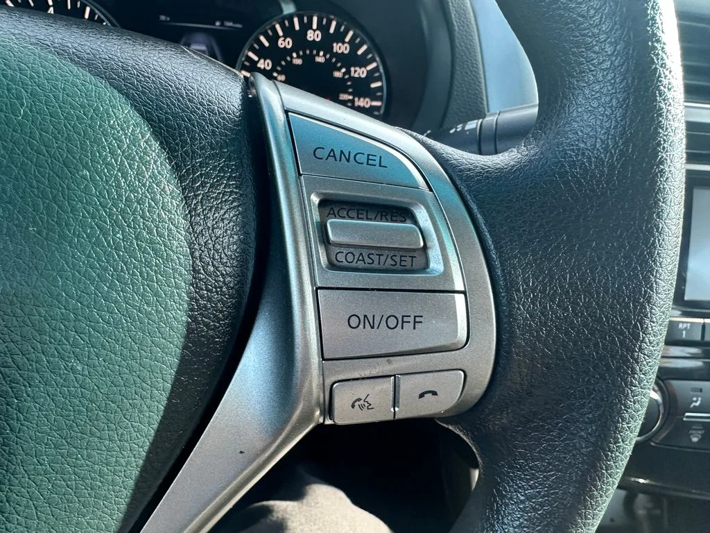 Used 2015 White Nissan 2.5 S image 21