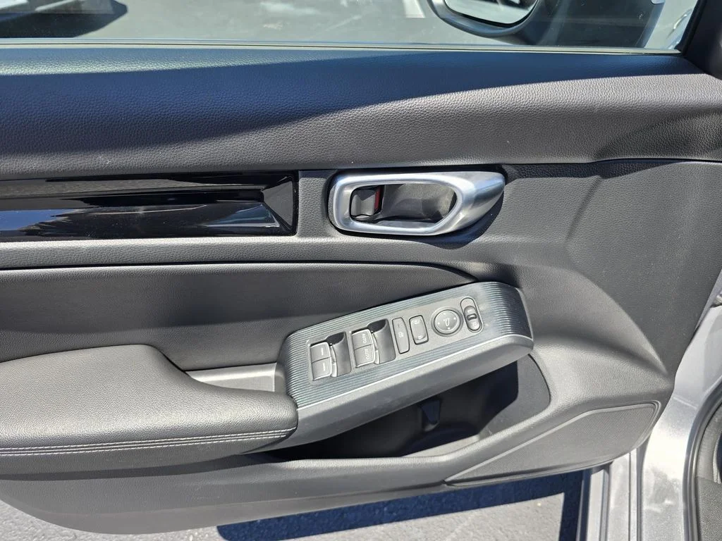 Used 2023 Lunar Silver Metallic Honda Sport Touring image 18