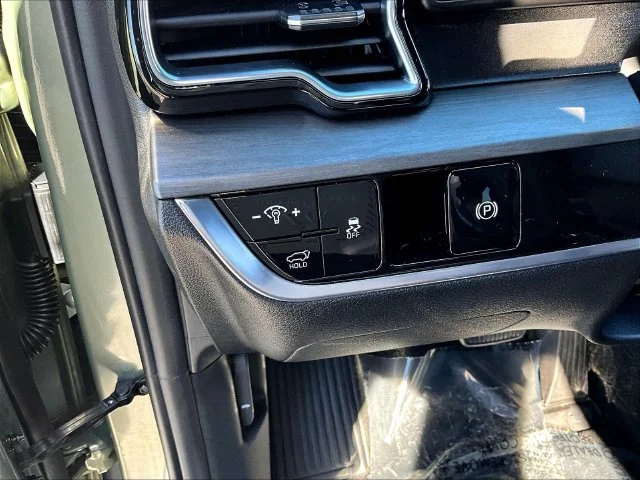 Used 2024 Green Kia X-Line image 24