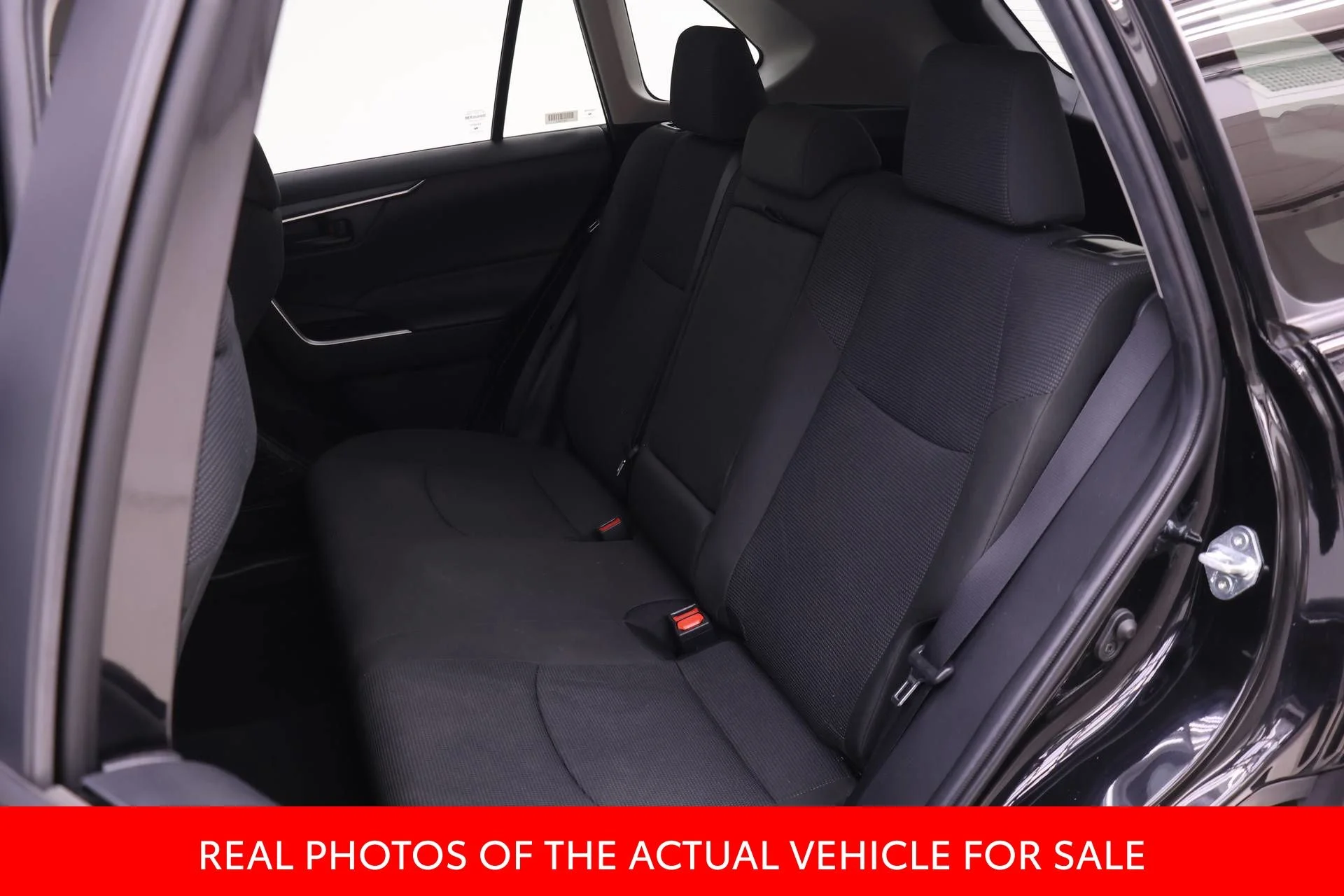 2024 Toyota RAV4 LE - Photo 10