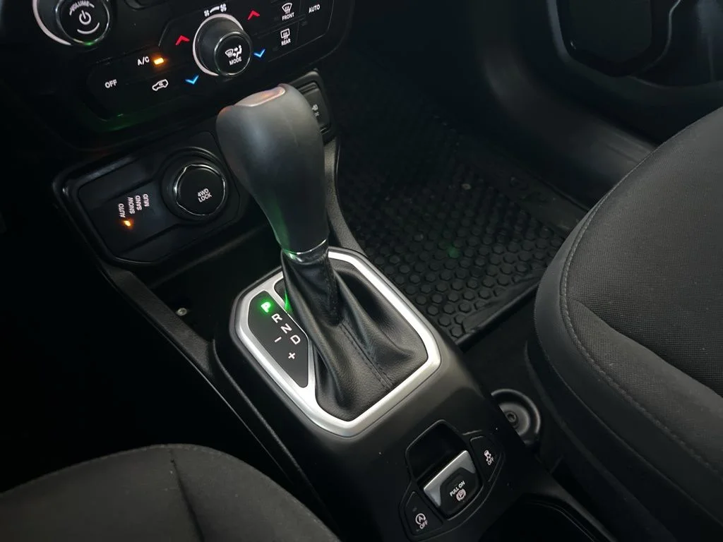 Used 2023 White Jeep Altitude image 41