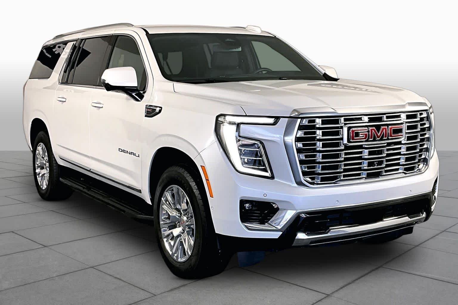Used 2025 White Frost Tricoat GMC Denali image 3