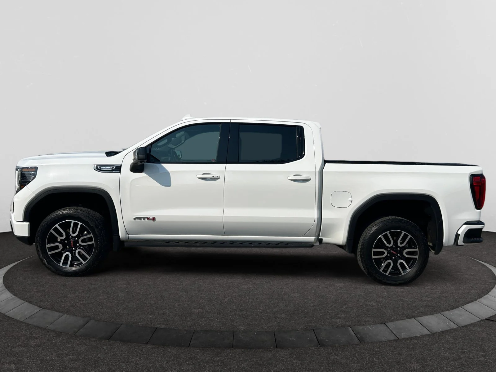 Used 2025 White GMC AT4 Crew Cab 3.0L Leather Sunroof Navigation 4x4 image 2
