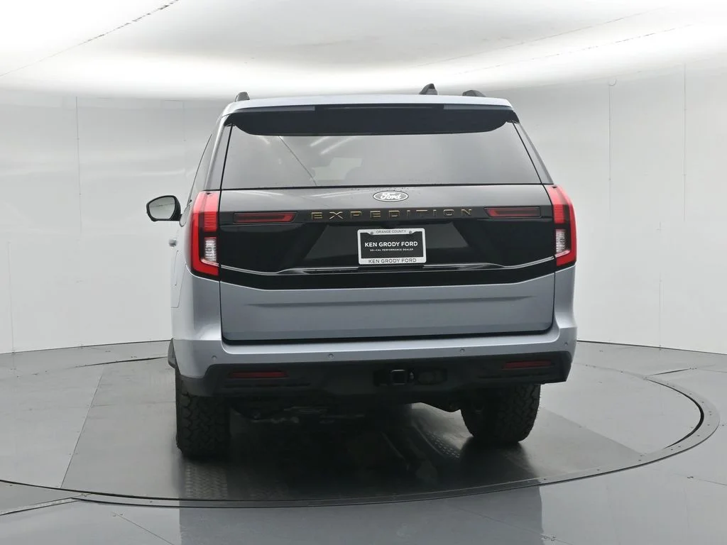 New 2026 Glacier Gray Metallic Tri-Coat Ford Tremor image 32