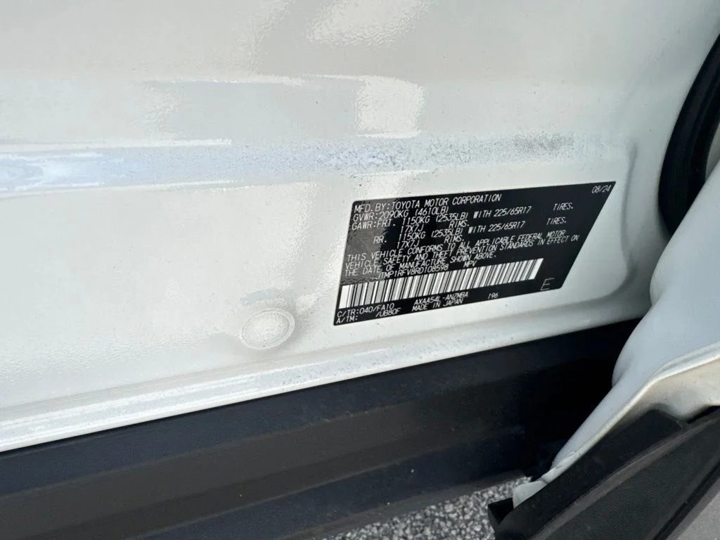 Used 2024 Ice Toyota XLE image 7