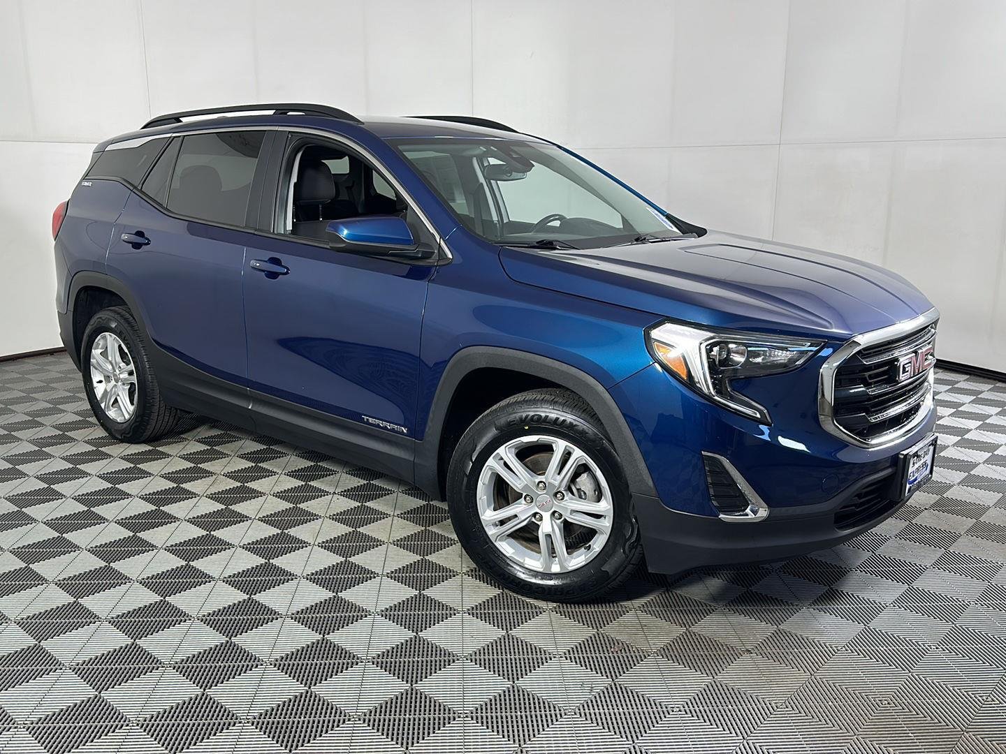 Used 2021 Blue Emerald Metallic GMC SLE image 11