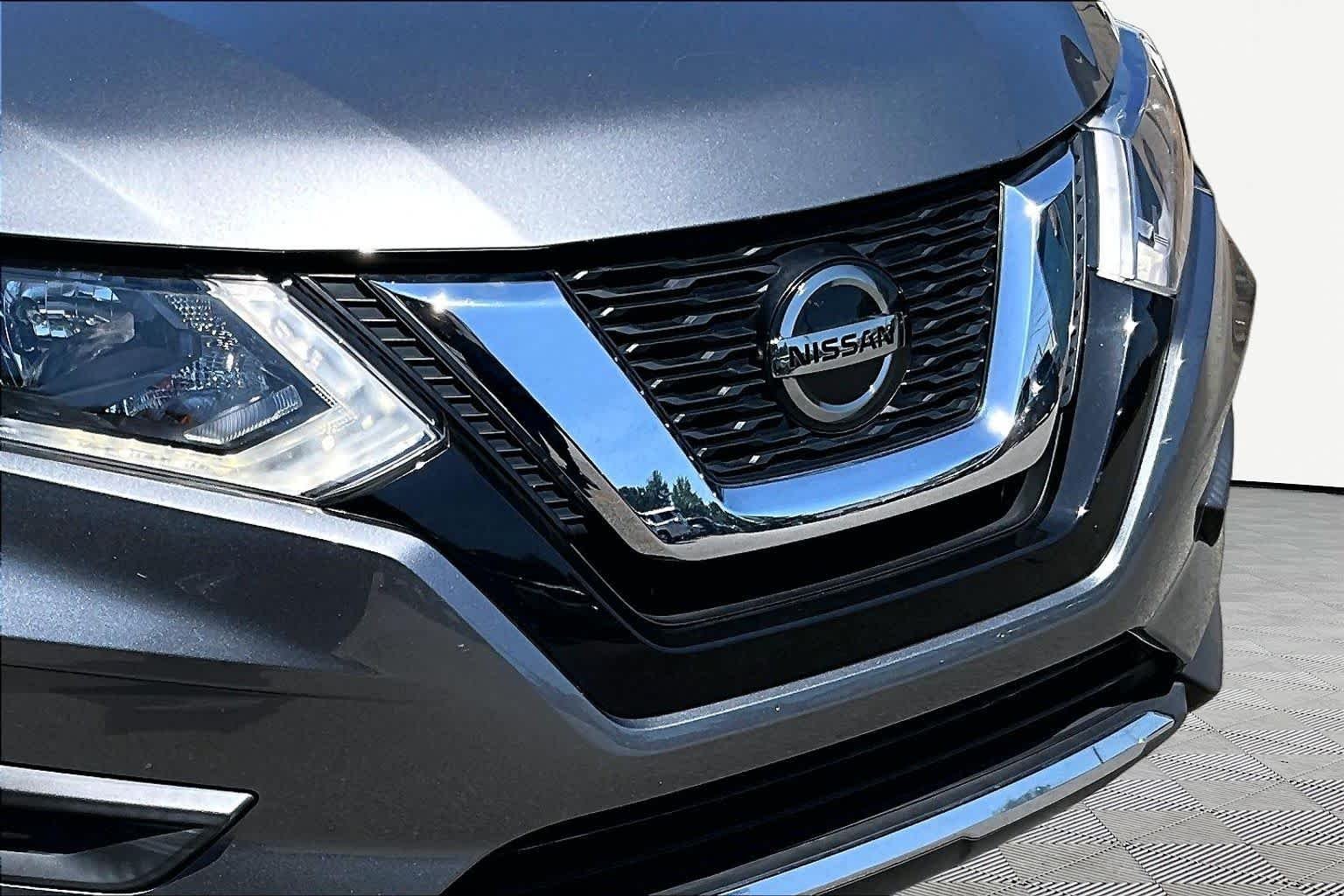 Used 2019 Gun Metallic Nissan SV image 30