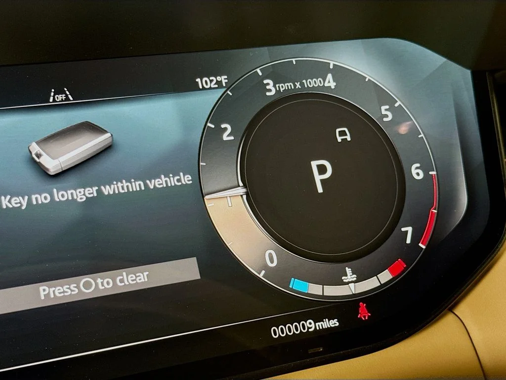 New 2026 Eiger Grey Land Rover SE image 13
