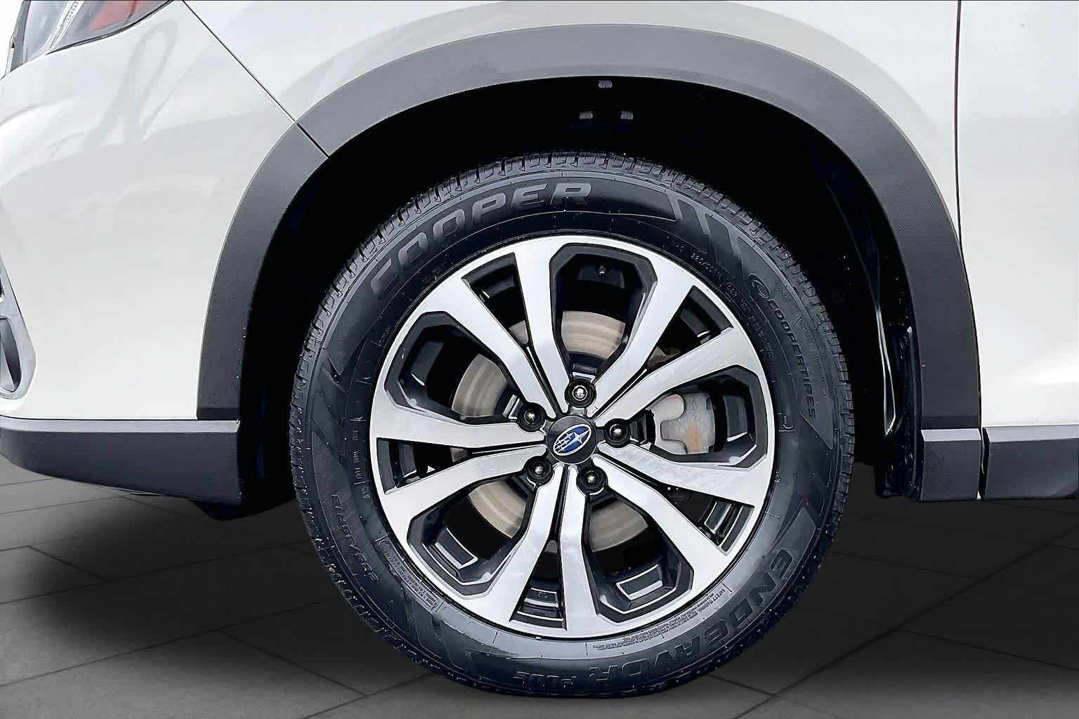 Used 2020 Crystal White Pearl Subaru Limited image 11