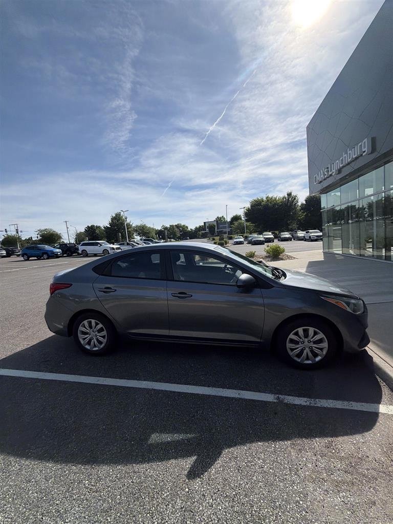 Used 2020 Urban Gray Hyundai SE image 6