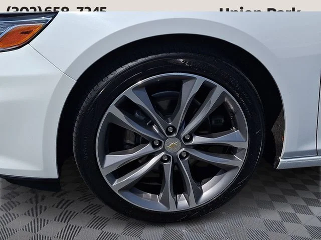 Used 2024 Summit White Chevrolet LT image 8