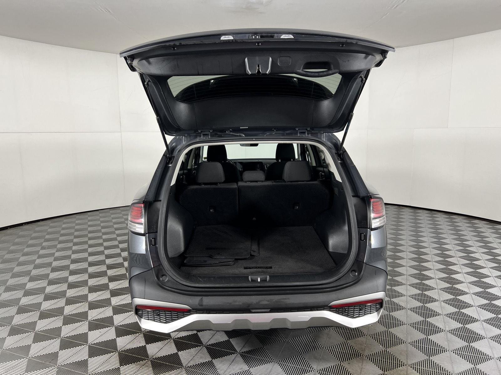 Used 2024 Gravity Gray Kia LX image 34