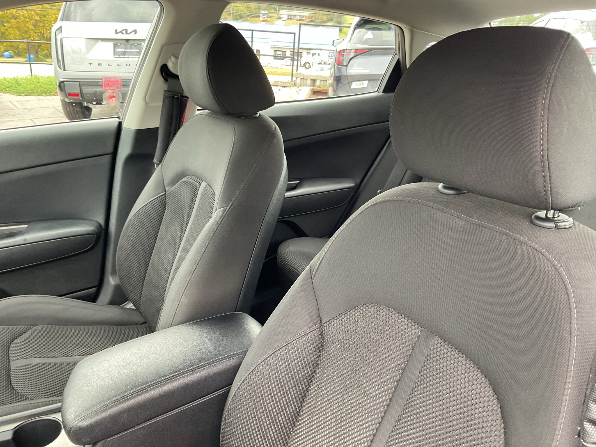 Used 2020 Gravity Grey Kia LX image 21