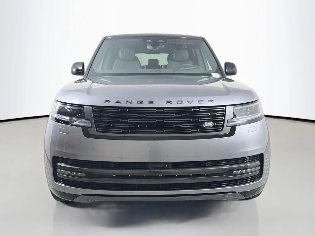 New 2026 Eiger Grey Land Rover SE image 2