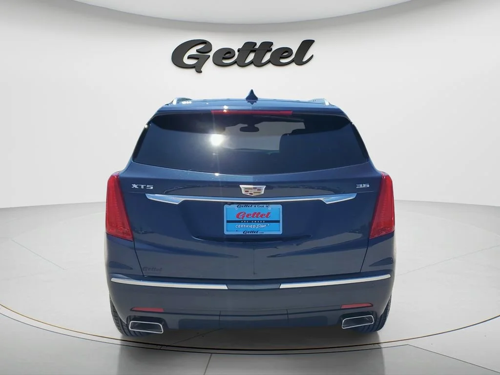 Used 2018 HARBOR BLUE METALLIC Cadillac FWD image 6