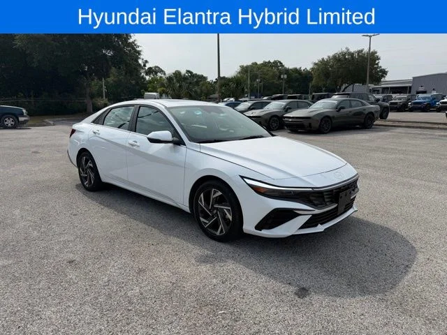 Used 2025 White Hyundai Limited image 1