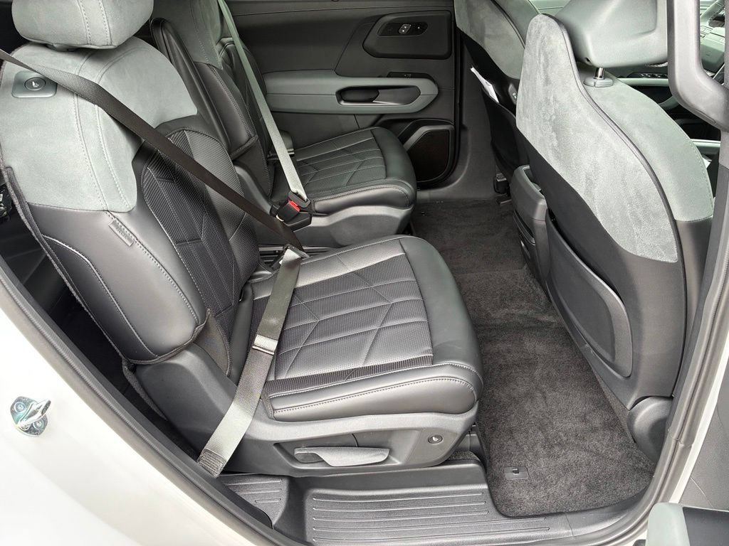 Used 2027 White Kia X-Line SX Prestige image 18