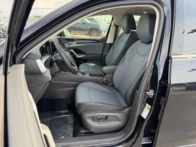 New 2026 Deep Black Pearl Volkswagen 2.0T SE image 8