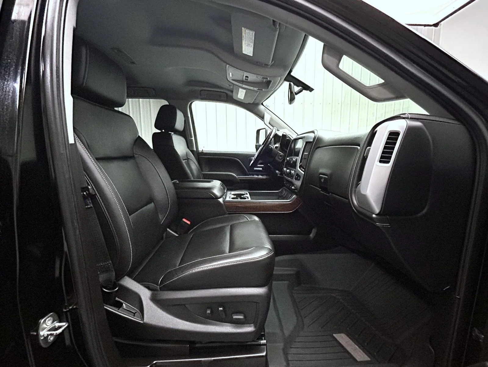 Used 2018 Black GMC SLT image 15