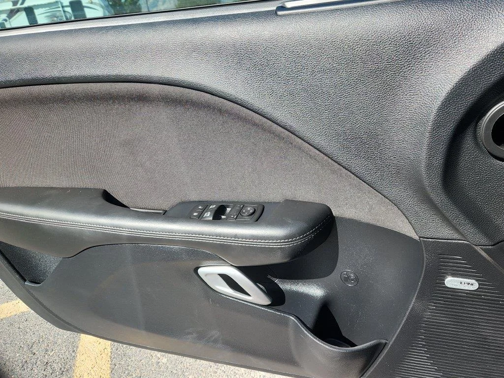 Used 2015 Granite Crystal Metallic Clearcoat Dodge R/T Scat Pack image 9