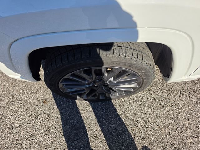 Used 2023 White Jeep Limited image 9